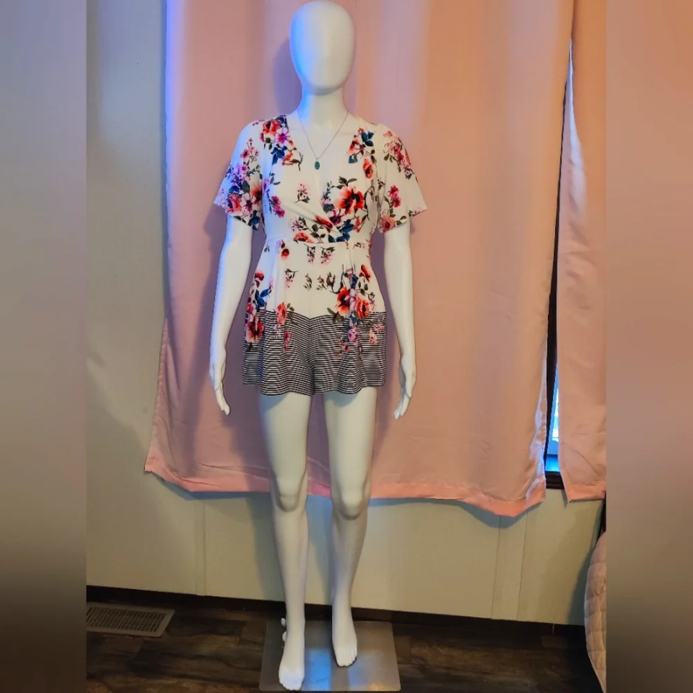 ***14/16 Short Jumpsuit (Large Girls) - Picture 1 of 5